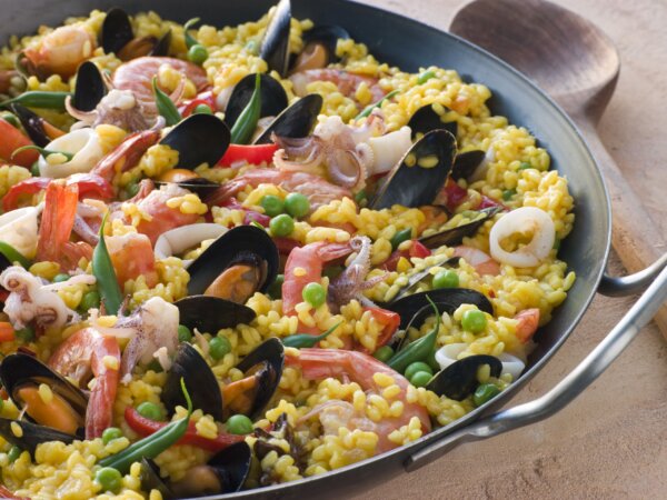 Authentic Paella recipe for 100 Persons – Paella Pans Included
